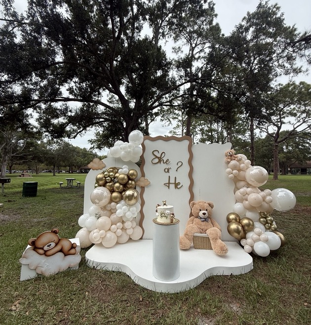 Neutral teddy bear baby shower with balloon installation